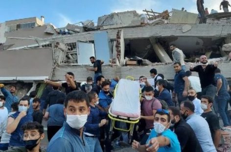 TERREMOTO EN TURQUÍA. EL FRÍO IMPIDE LOS RESCATES Y YA SON 17.000 LOS MUERTOS