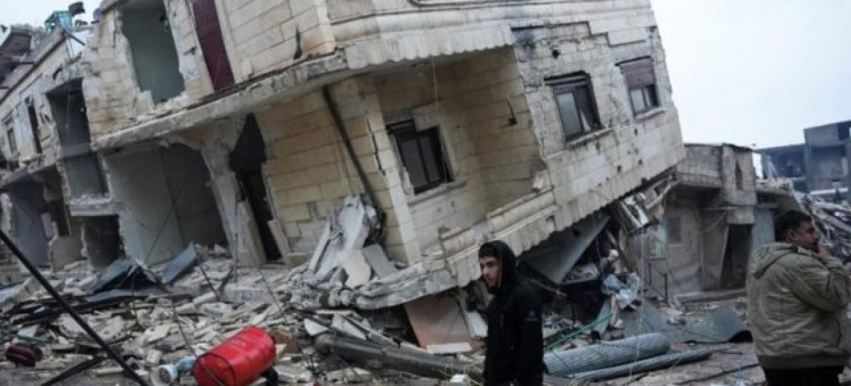EL SISMO EN TURQUÍA Y SIRIA YA DEJÓ MÁS DE 5.000 MUERTES