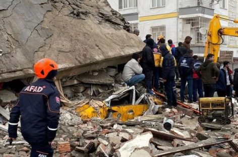 UN TERREMOTO CAUSÓ MÁS DE 1.500 MUERTES EN TURQUÍA Y SIRIA