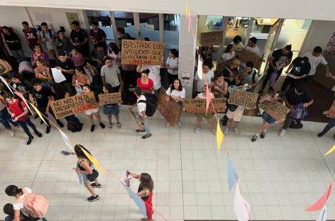 UNLAR. PROTESTARON POR CONDICIONES EDILICIAS, CALIDAD EDUCATIVA Y LABORAL