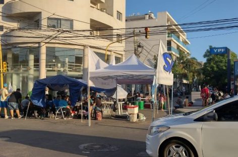 ACAMPE DE ORGANIZACIÓN SOCIAL POR BAJAS EN PROGRAMA ‘POTENCIAR TRABAJO’