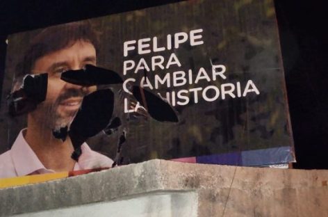 7M. FELIPE ALVAREZ DENUNCIÓ LA VANDALIZACIÓN DE SUS CARTELES