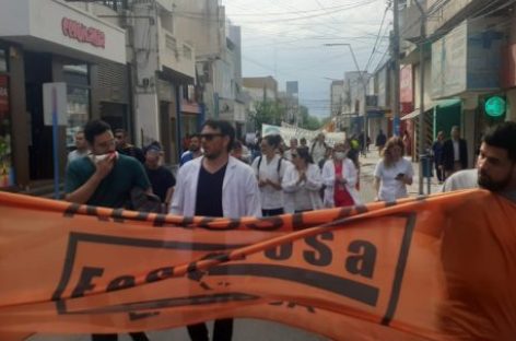 PARO DE APROSLAR. MÉDICOS PIDEN UN SUELDO INICIAL QUE RONDE LOS $265.000