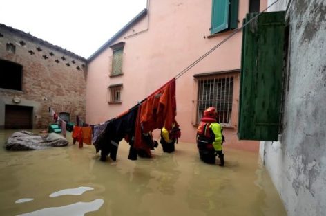9 PERSONAS FALLECIERON A CAUSA DE LAS INUNDACIONES EN ITALIA