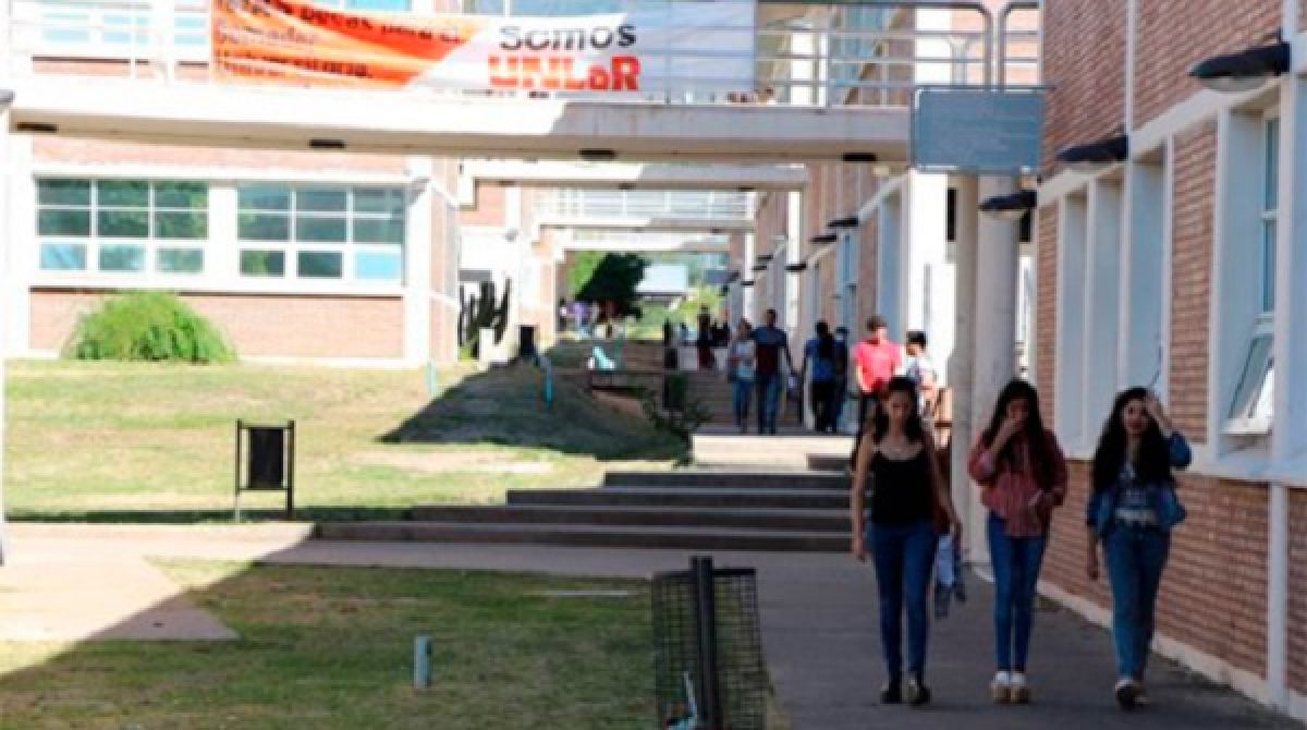 ¿CUÁL ES EL COSTO DE VIDA DE UN ESTUDIANTE UNIVERSITARIO DE LA UNLAR?