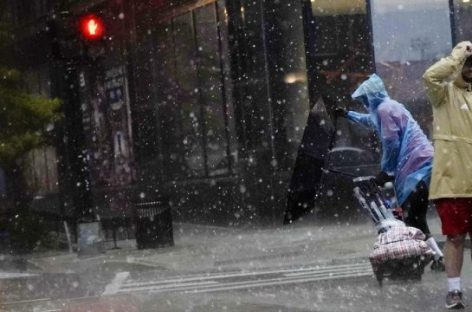 AL MENOS DOS MUERTOS Y MILES DE PERSONAS SIN LUZ POR TORMENTAS EN EEUU
