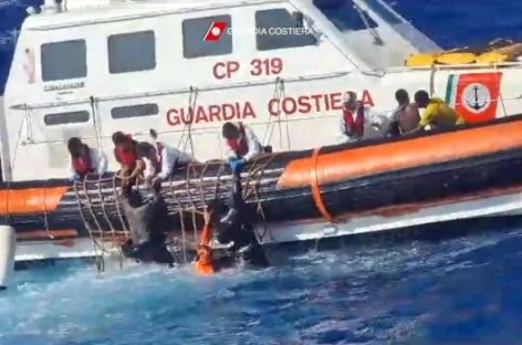 DRAMÁTICO RESCATE DE INMIGRANTES EN EL MEDITERRÁNEO: HAY 30 PERSONAS DESAPARECIDAS