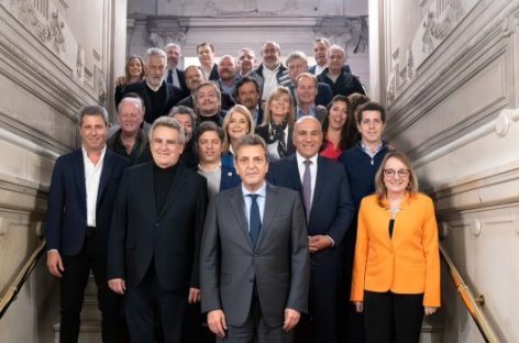 CON EL APOYO DE GOBERNADORES DEL PJ, MASSA DIJO QUE UNIÓN POR LA PATRIA «VA A DAR VUELTA LA HISTORIA»