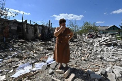 MURIERON 51 PERSONAS EN UN BOMBARDEO RUSO A UN PUEBLO DE UCRANIA