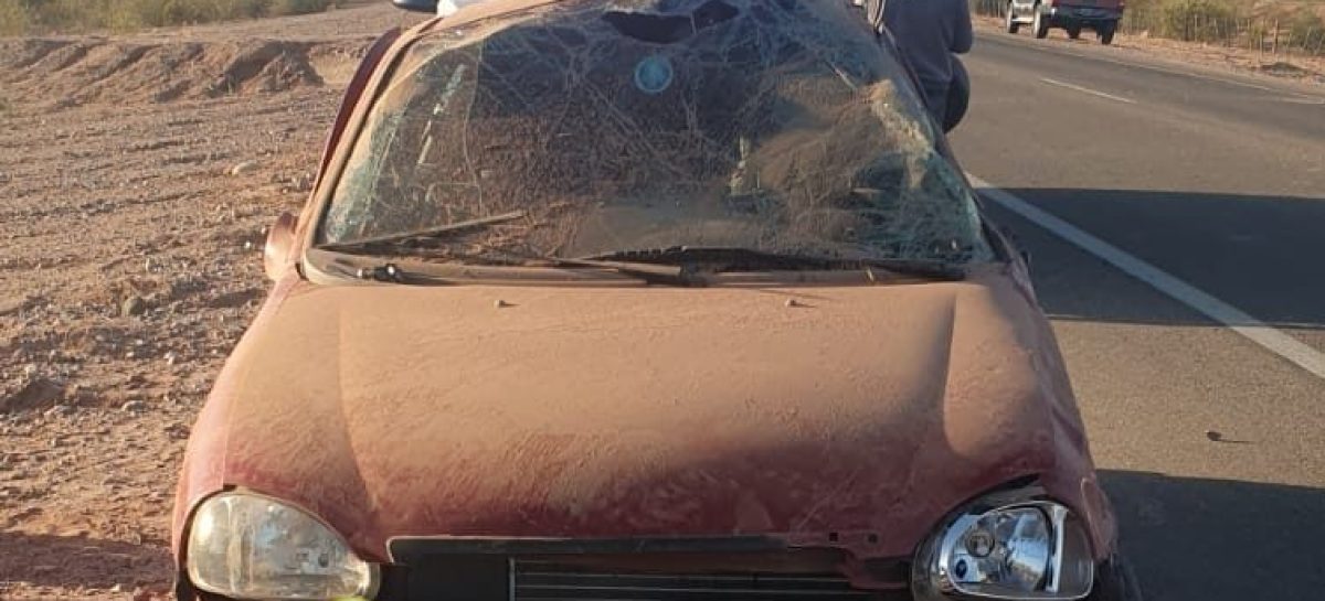 LE EXPLOTÓ LA CUBIERTA Y VOLCÓ: SÓLO HUBO QUE LAMENTAR DAÑOS MATERIALES