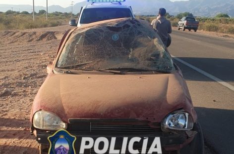 LE EXPLOTÓ LA CUBIERTA Y VOLCÓ: SÓLO HUBO QUE LAMENTAR DAÑOS MATERIALES