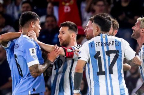 ELIMINATORIAS. ARGENTINA PERDIÓ EL INVICTO ANTE URUGUAY TRAS CAER 2 -0 EN LA BOMBONERA