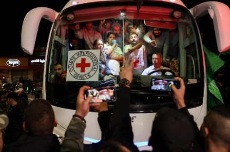 HAMAS LIBERÓ 11 REHENES, ENTRE ELLOS 6 ARGENTINOS