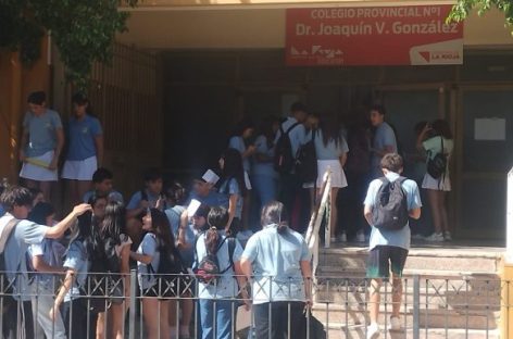 COLEGIO N°1. PROTESTA ESTUDIANTIL PARA EXIGIR MEJORES CONDICIONES EDILICIAS