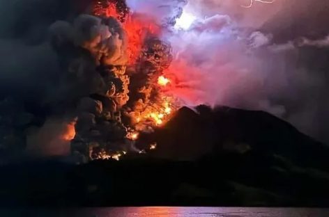 INDONESIA: MILES DE EVACUADOS POR ERUPCIÓN DE UN VOLCÁN