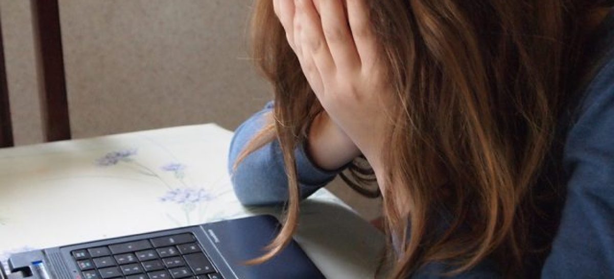 PROCESAN A MUJER POR EXTORSIONAR Y DIFUNDIR FOTOS ÍNTIMAS DE UNA MENOR