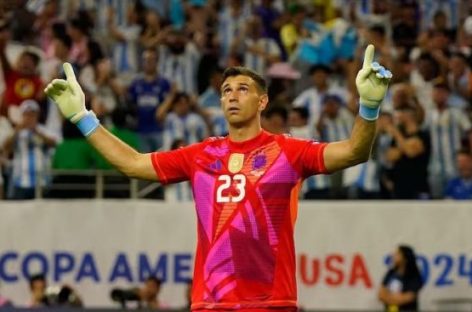 ARGENTINA RESURGIÓ EN LOS PENALES, ELIMINÓ A ECUADOR Y ES SEMIFINALISTA. EL DIBU, HÉROE OTRA VEZ
