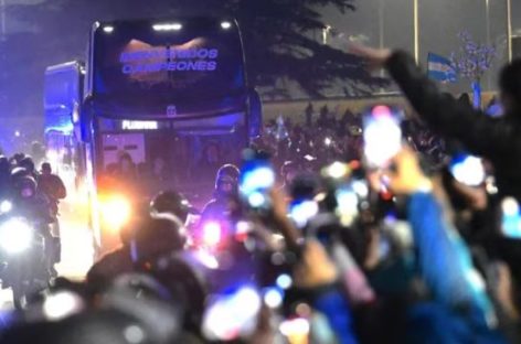 LA SCALONETA BICAMPEONA VOLVIÓ AL PAÍS: QUÉ JUGADORES VINIERON Y CÓMO SIGUIERON LOS FESTEJOS