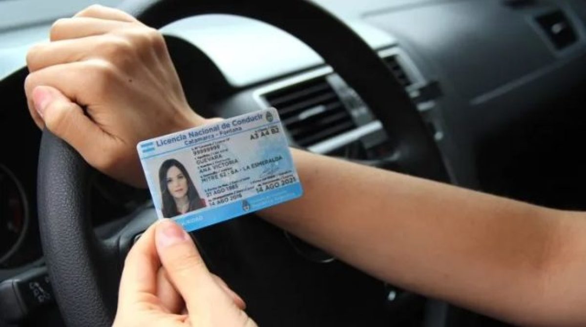 NO SE NECESITA NUEVA LICENCIA PARA CONDUCIR AUTOS CON CAJA AUTOMÁTICA