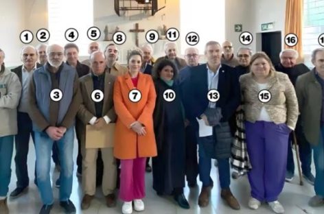 SE CONOCIÓ LA FOTO DE LA VISITA DE DIPUTADOS DE LLA A ASTIZ Y A OTROS REPRESORES