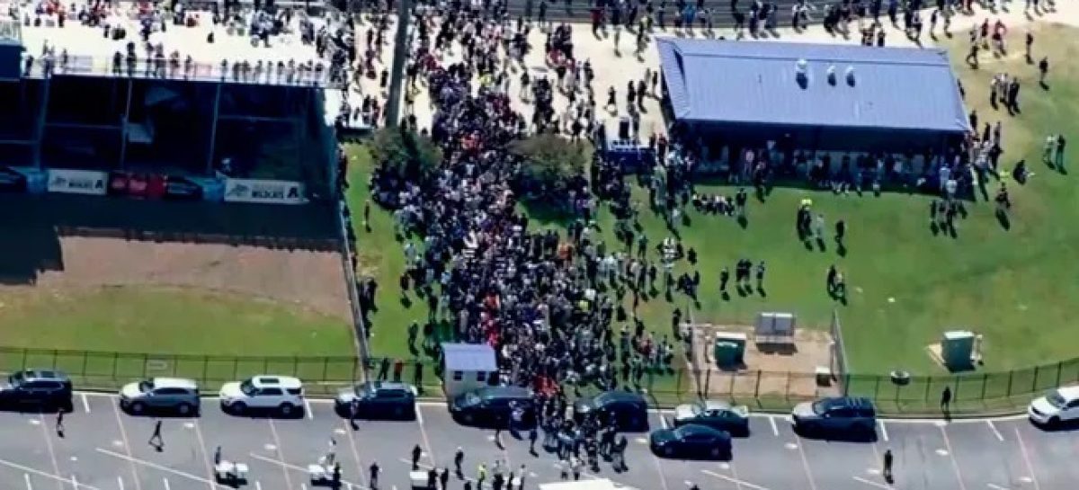 EEUU. TIROTEO EN ESCUELA DEJÓ 4 MUERTOS Y 30 HERIDOS