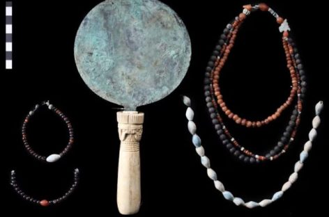 IMPRESIONANTE HALLAZGO EN EGIPTO. DESCUBRIERON ANTIGUA TUMBA FAMILIAR LLENA DE ACCESORIOS