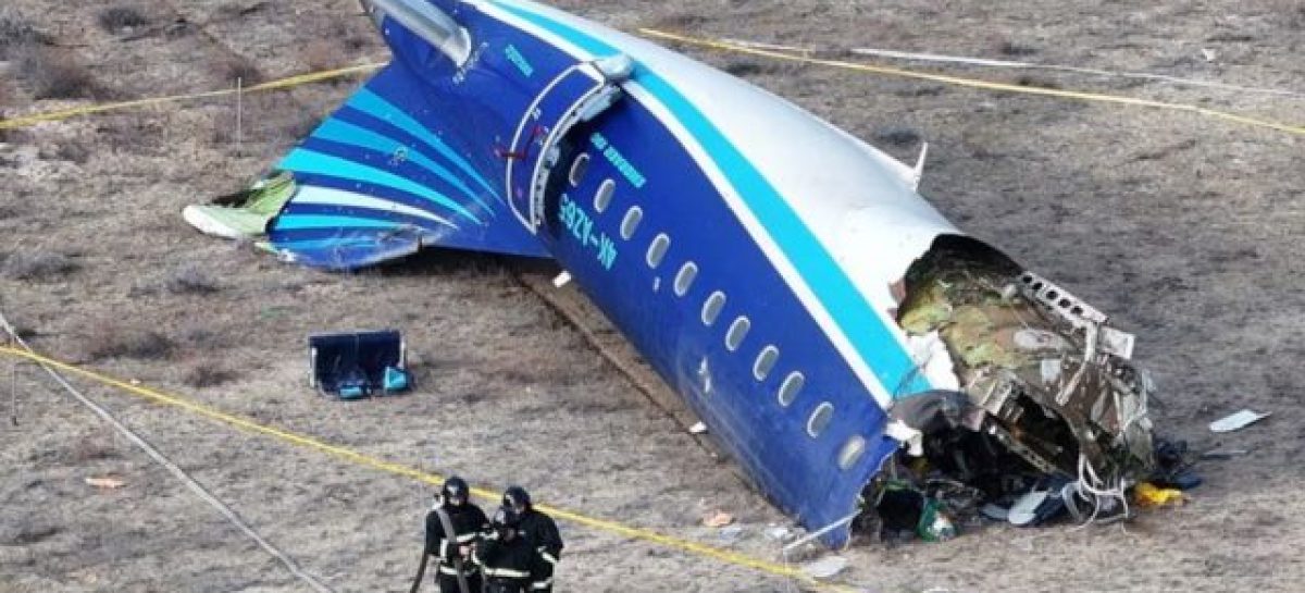 KAZAJISTÁN. SOSTIENEN QUE EL AVIÓN CAÍDO HABRÍA SIDO DERRIBADO POR UN MISIL TIERRA-AIRE RUSO