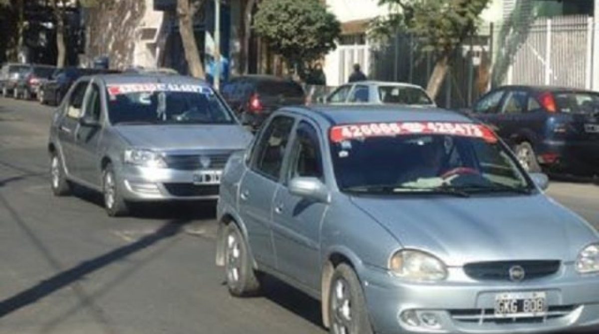 TAXIS Y REMISES PIDEN AUMENTO EN EL SERVICIO Y ANALIZAN FIJAR TARIFA ÚNICA
