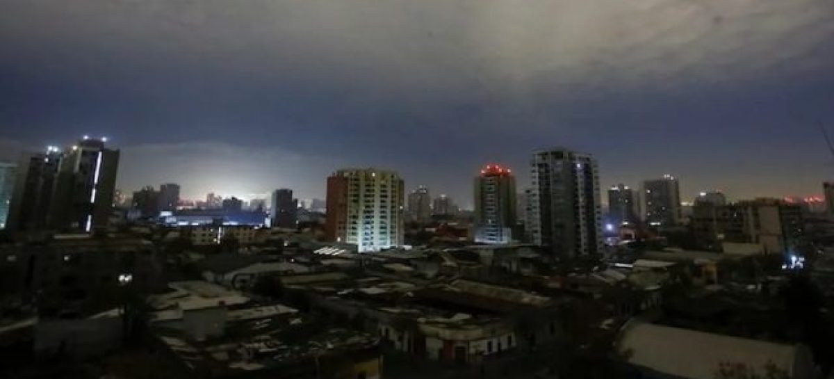 MEGA APAGÓN. INVESTIGAN LAS CAUSAS QUE DEJÓ A TODO CHILE SIN LUZ