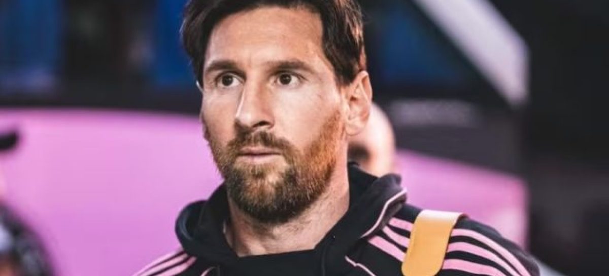 TRAS IR A VER EL SUPER BOWL, MESSI MOSTRÓ SU MAGIA CON UNA PELOTA DE FUTBOL AMERICANO