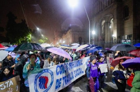 BAJO UNA FUERTE LLUVIA, LA RIOJA TUVO SU MARCHA POR EL 8M