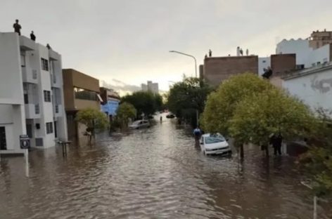 TEMPORAL EN BAHÍA BLANCA. SUBEN A 16 LOS MUERTOS Y BUSCAN A DOS NENAS DESAPARECIDAS