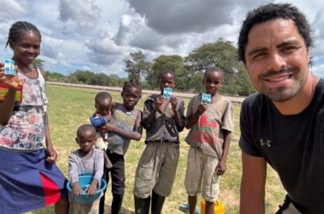 AGUSTÍN, UN VIAJERO ARGENTINO QUE RECORRE EL ÁFRICA EN MOTO