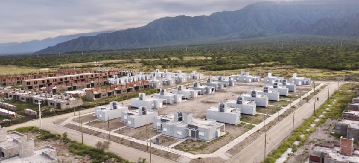 OBRA PÚBLICA. SE ENTREGÓ UN CENTENAR DE VIVIENDAS Y QUEDAN MIL EN EJECUCIÓN