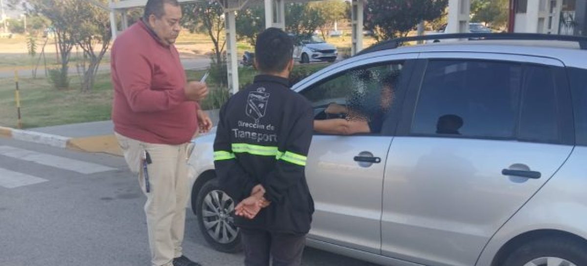 SECUESTRAN VEHÍCULOS DE UBER QUE NO CUMPLEN REGLAMENTACIÓN MUNICIPAL