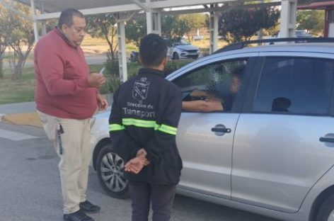 SECUESTRAN VEHÍCULOS DE UBER QUE NO CUMPLEN REGLAMENTACIÓN MUNICIPAL