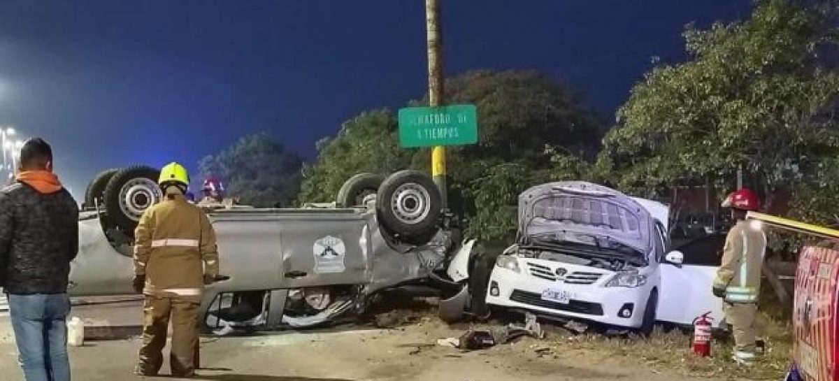 CAMIONETA DEL CAPE CHOCÓ CON UN AUTO: UNA MUJER HERIDA DE GRAVEDAD
