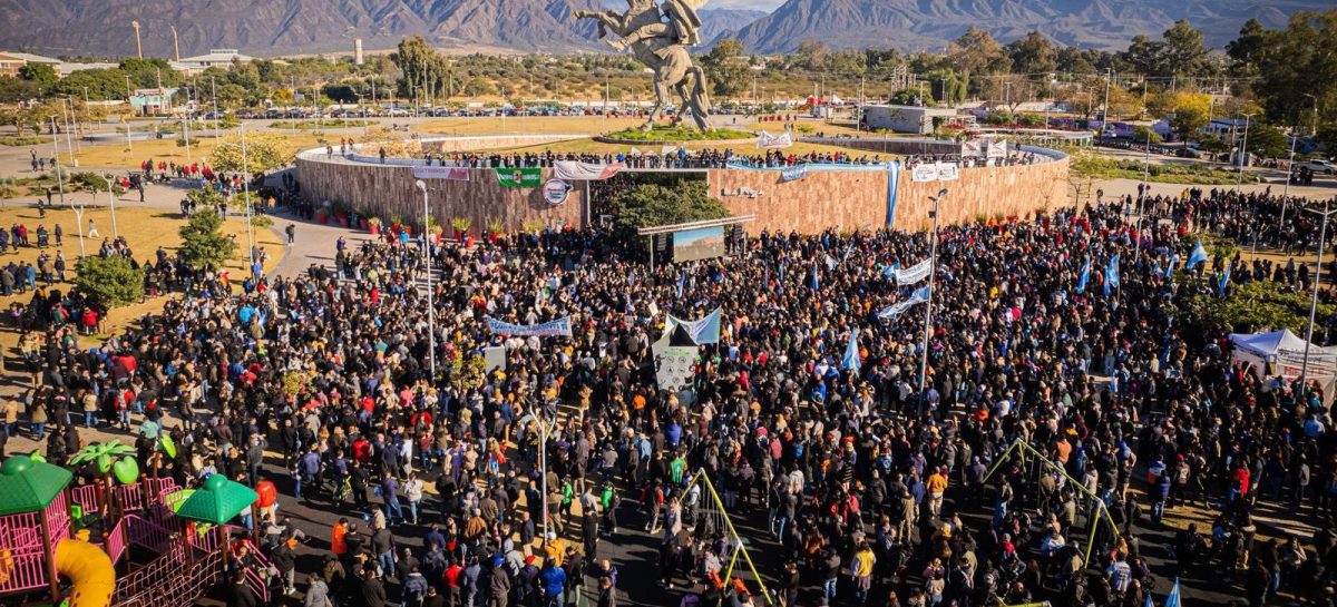LA RIOJA TUVO SU MARCHA EN RESPALDO A CFK ENCABEZADA POR EL PJ Y GREMIOS