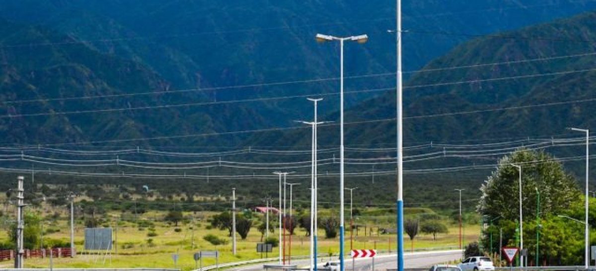 CAPITAL. CULMINÓ EL ASFALTO EN AV. LOS CACTUS Y SE AVANZA CON ILUMINACIÓN
