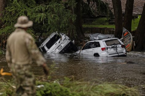 EEUU. INUNDACIONES EN TEXAS CAUSARON 82 MUERTES Y HAY MÁS DE 40 PERSONAS DESAPARECIDAS