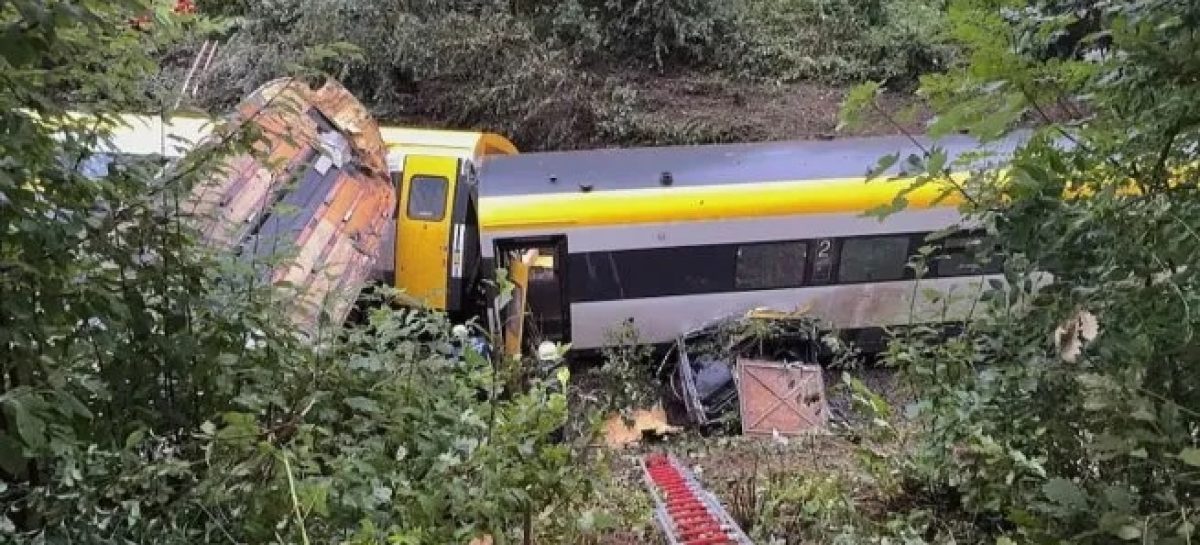 UN TREN DESCARRILÓ EN ALEMANIA: 3 MUERTOS Y VARIOS HERIDOS