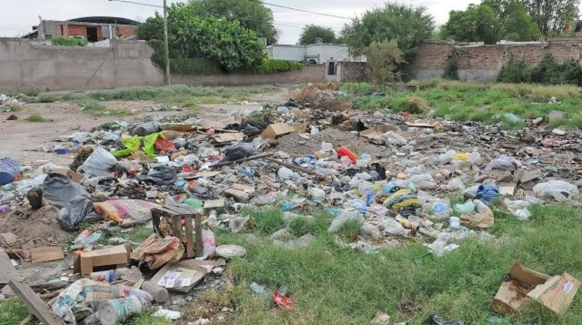 MICROBASURALES Y QUEMA DE BASURA, UN GRAVE PROBLEMA EN LA CAPITAL