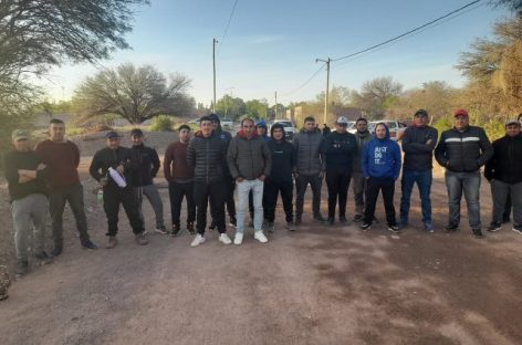 DE ANTI MINERÍA A PRO MINERÍA: PIQUETE PARA PEDIR TRABAJO EN EL SECTOR