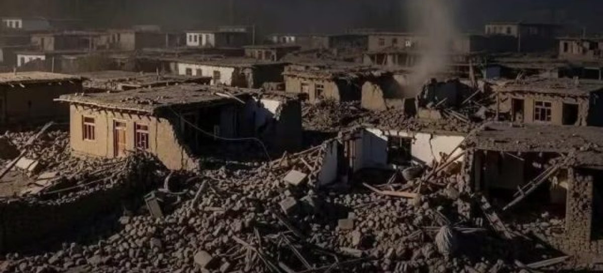 TERREMOTO EN AFGANISTÁN DEJÓ AL MENOS 800 MUERTOS Y 2.700 HERIDOS