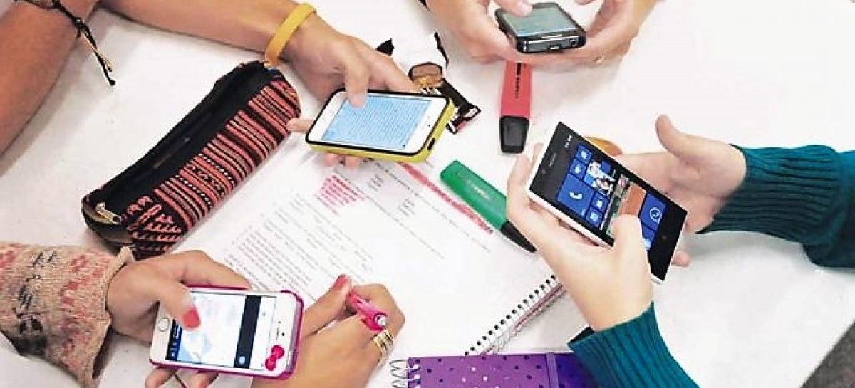 IMPULSAN LA PROHIBICIÓN DE CELULARES EN ESCUELAS PRIMARIAS RIOJANAS