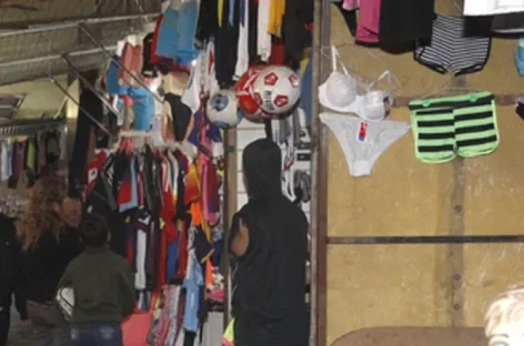 CENTRO COMERCIAL: OTRA VEZ CONTRA EL COMERCIO ILEGAL Y APUNTÓ AL MUNICIPIO