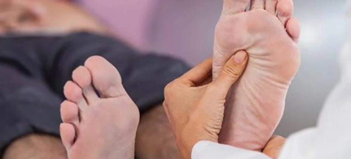 EL CUIDADO DE LOS PIES, EL CALOR Y EL PROBLEMA DEL CALZADO QUE USAMOS