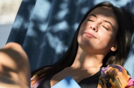 CÓMO EXPONERSE AL SOL PARA ABSORBER VITAMINA D SIN PERJUDICAR LA SALUD