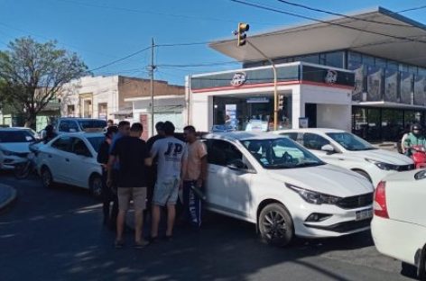 MASIVA PROTESTA DE TAXISTAS PROVOCÓ CAOS EN LOS INGRESOS AL MICROCENTRO