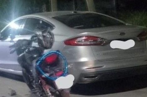 CAPITAL. MOTOCICLISTA CHOCÓ UN AUTO ESTACIONADO Y  MURIÓ